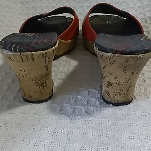 Beautiful red orange leather wedges size 9 - Picture 3 of 4